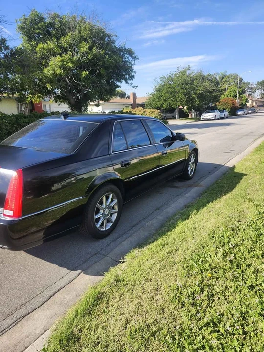2010 Cadillac DTS - Image 7 of 8