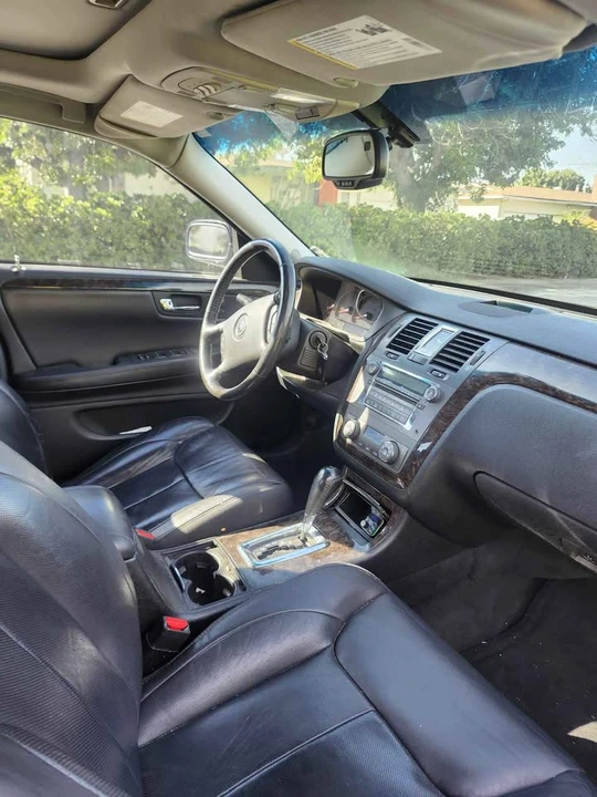2010 Cadillac DTS - Image 5 of 8
