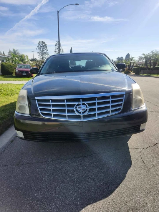 2010 Cadillac DTS - Image 3 of 8