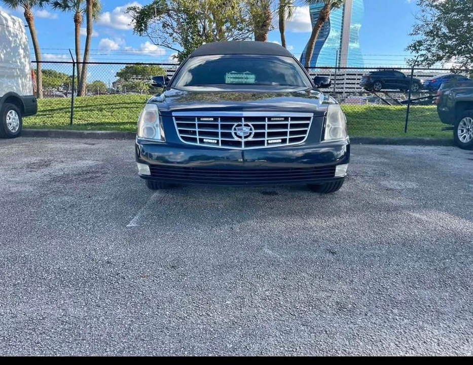 2010 Cadillac DTS - Image 3 of 10