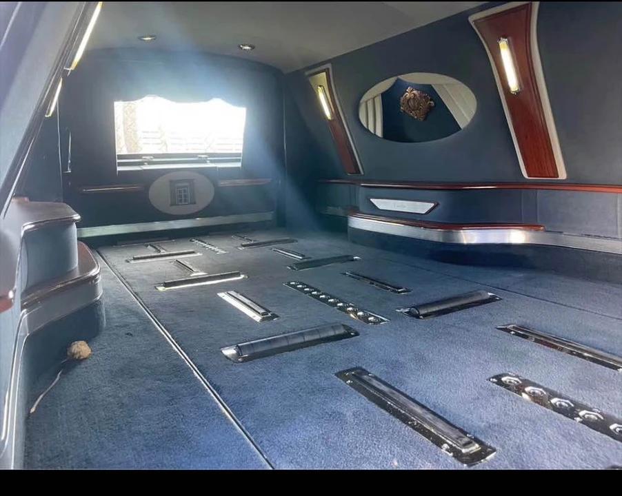 2010 Cadillac DTS - Image 10 of 10