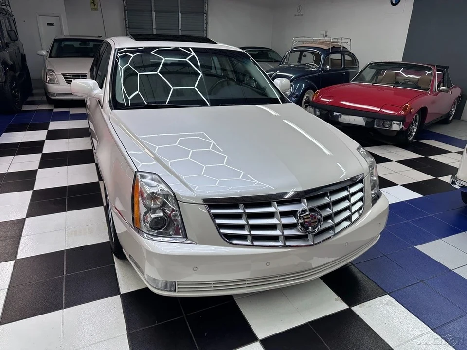 2010 Cadillac DTS - Image 3 of 21