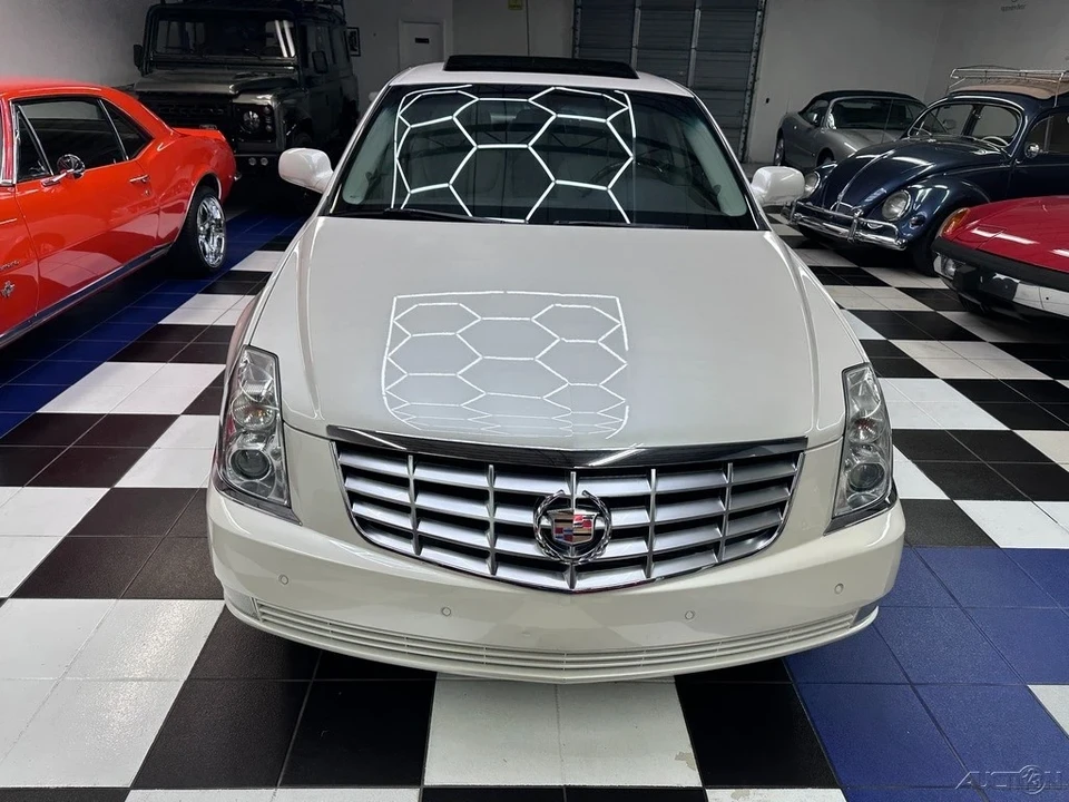 2010 Cadillac DTS - Image 4 of 21