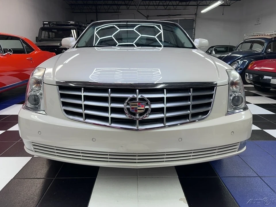 2010 Cadillac DTS - Image 6 of 21