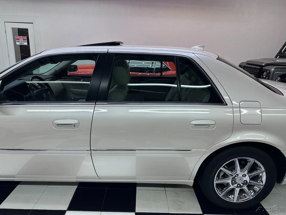 2010 Cadillac DTS - Image 13 of 21