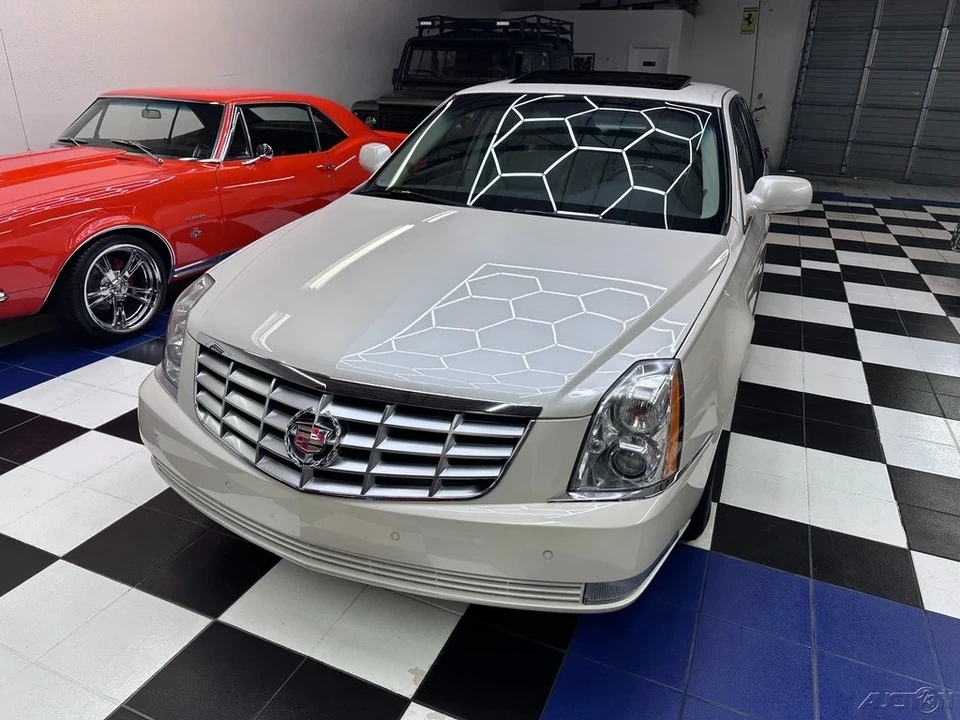 2010 Cadillac DTS - Image 7 of 21