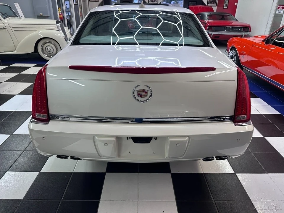 2010 Cadillac DTS - Image 21 of 21