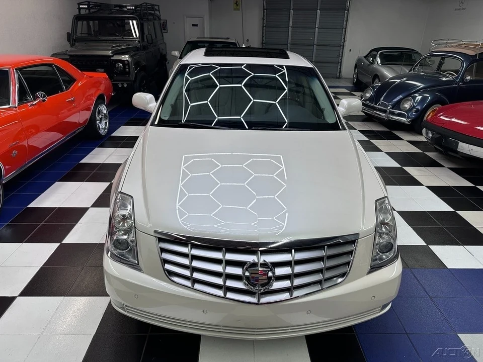 2010 Cadillac DTS - Image 5 of 21