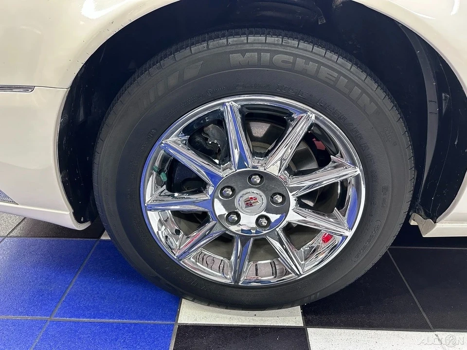 2010 Cadillac DTS - Image 11 of 21