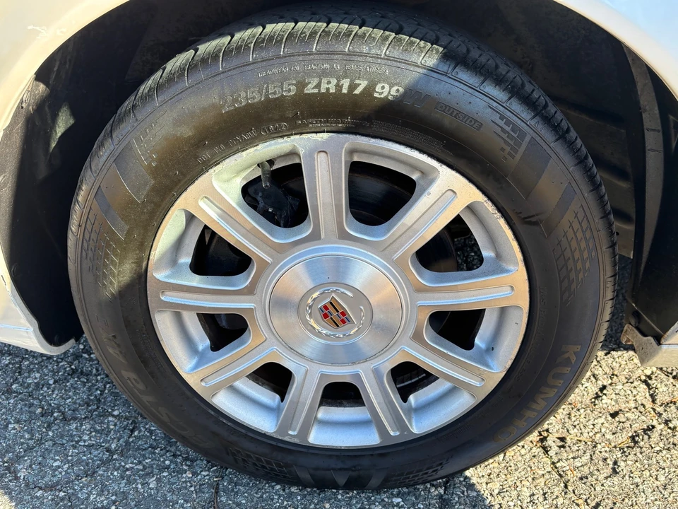 2010 Cadillac DTS - Image 17 of 20