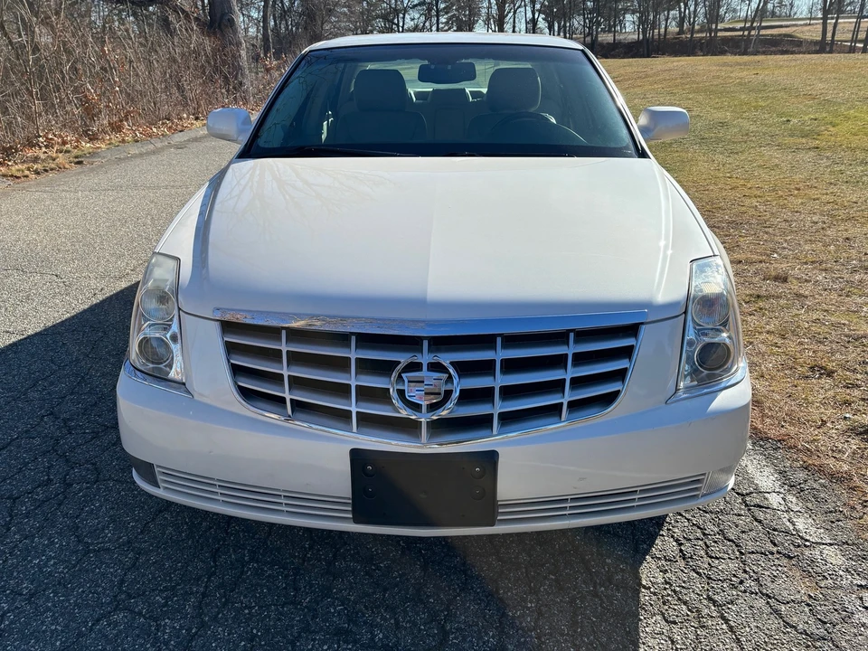 2010 Cadillac DTS - Image 8 of 20