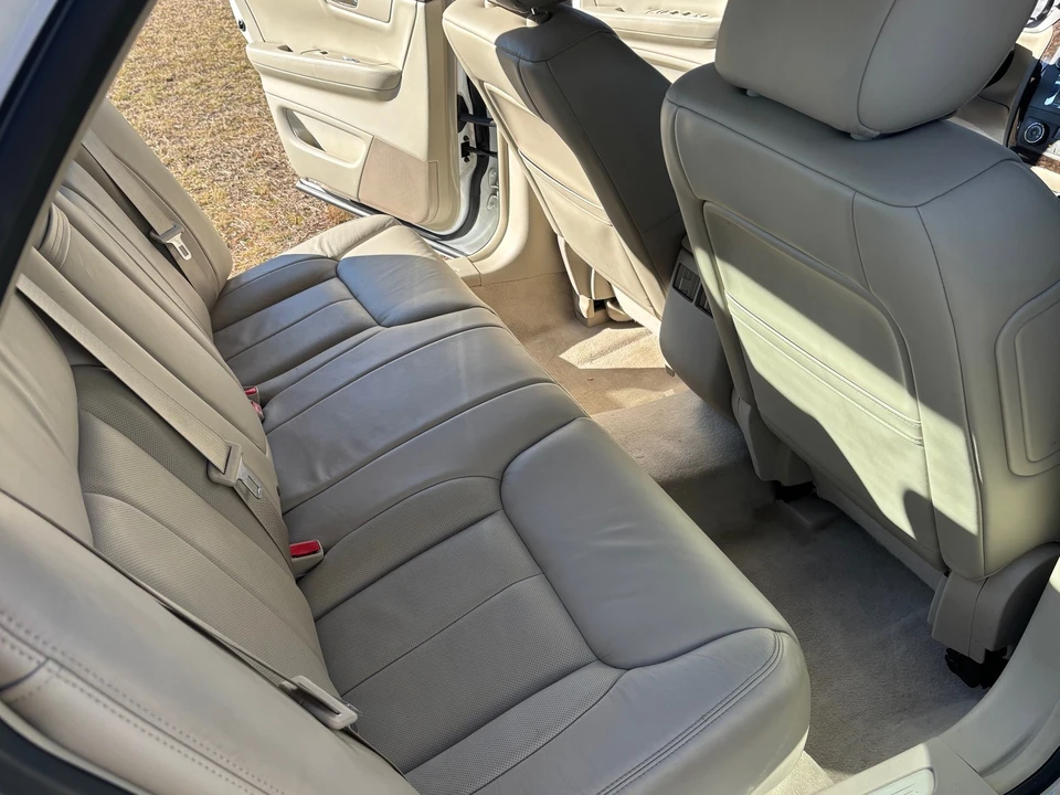 2010 Cadillac DTS - Image 14 of 20