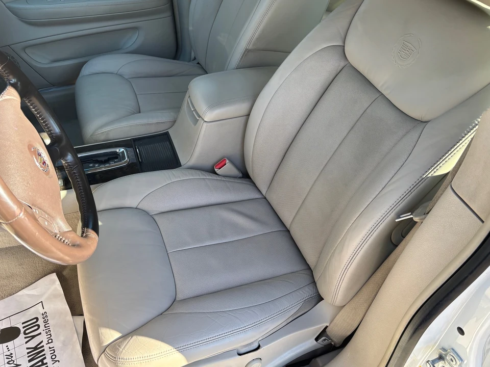 2010 Cadillac DTS - Image 9 of 20