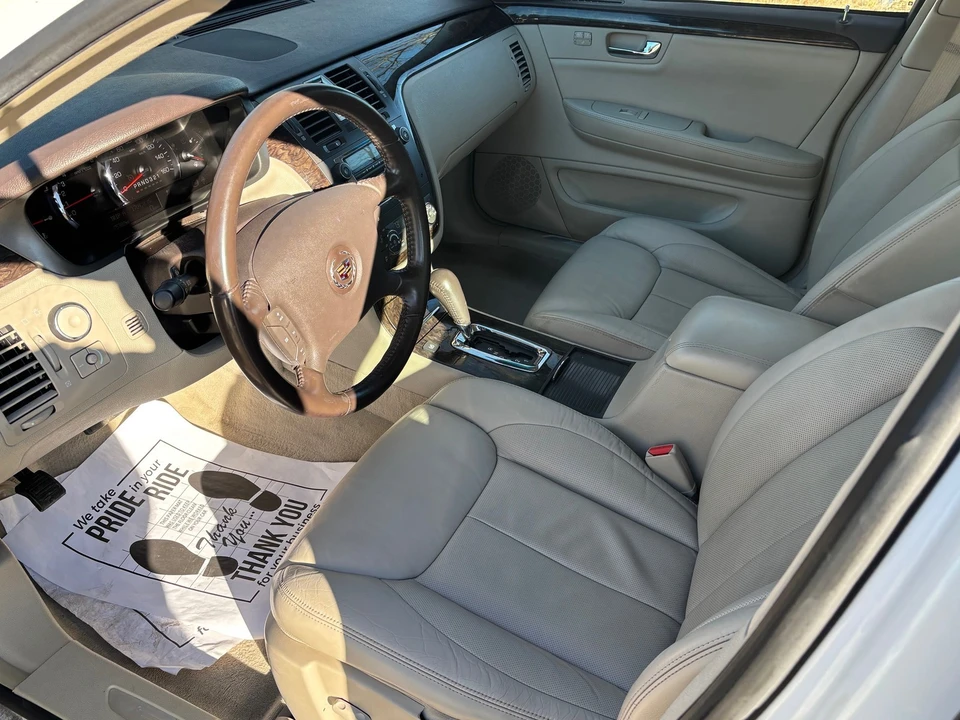 2010 Cadillac DTS - Image 10 of 20