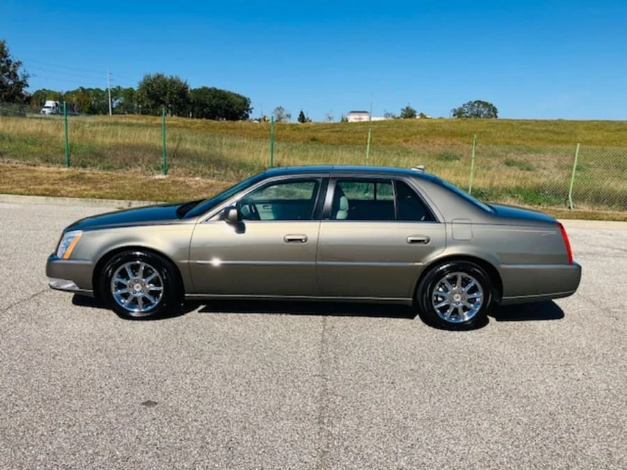 2010 Cadillac DTS - Image 2 of 13