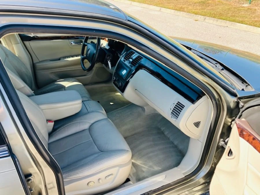 2010 Cadillac DTS - Image 11 of 13