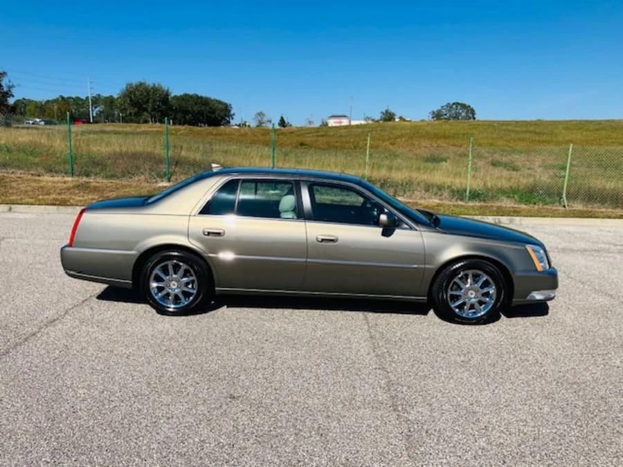 2010 Cadillac DTS - Image 5 of 13