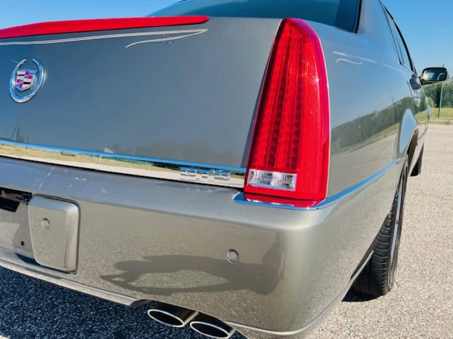 2010 Cadillac DTS - Image 8 of 13