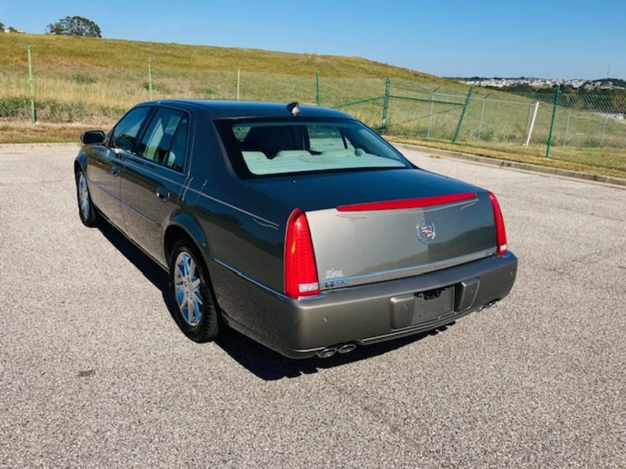 2010 Cadillac DTS - Image 6 of 13