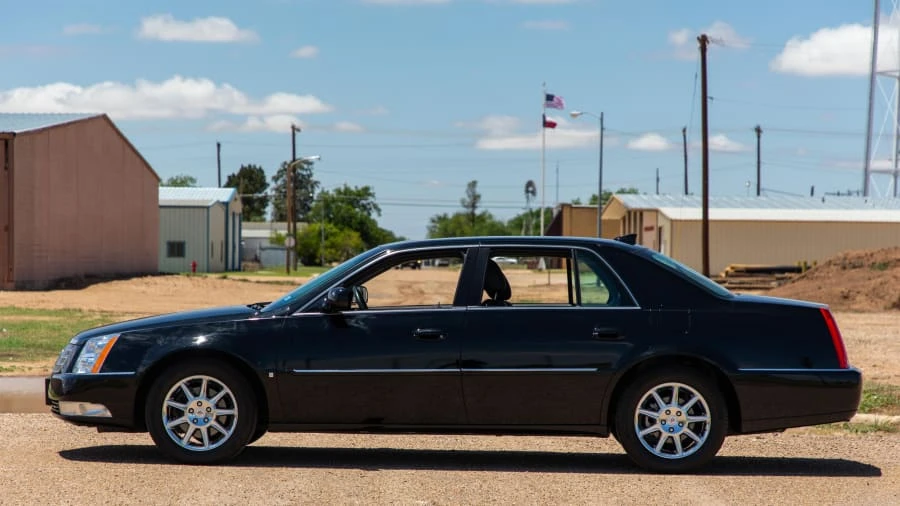 2010 Cadillac DTS - Image 2 of 14