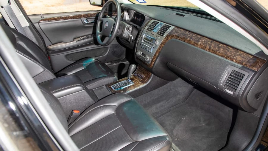 2010 Cadillac DTS - Image 5 of 14