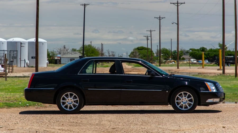 2010 Cadillac DTS - Image 8 of 14