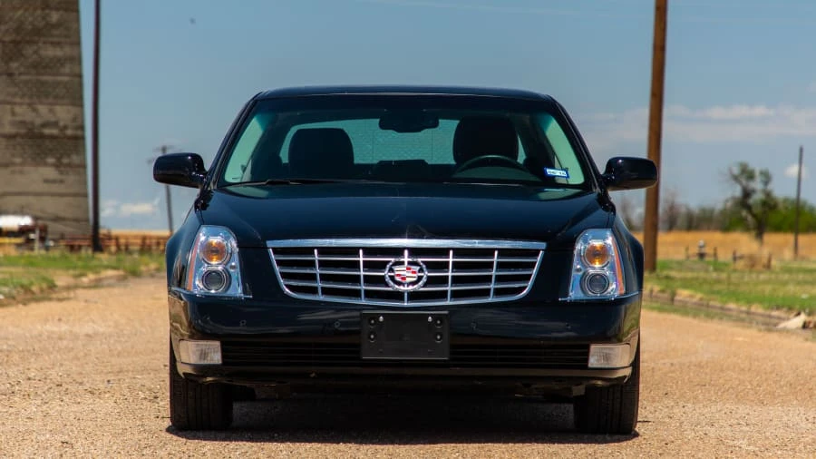 2010 Cadillac DTS - Image 10 of 14