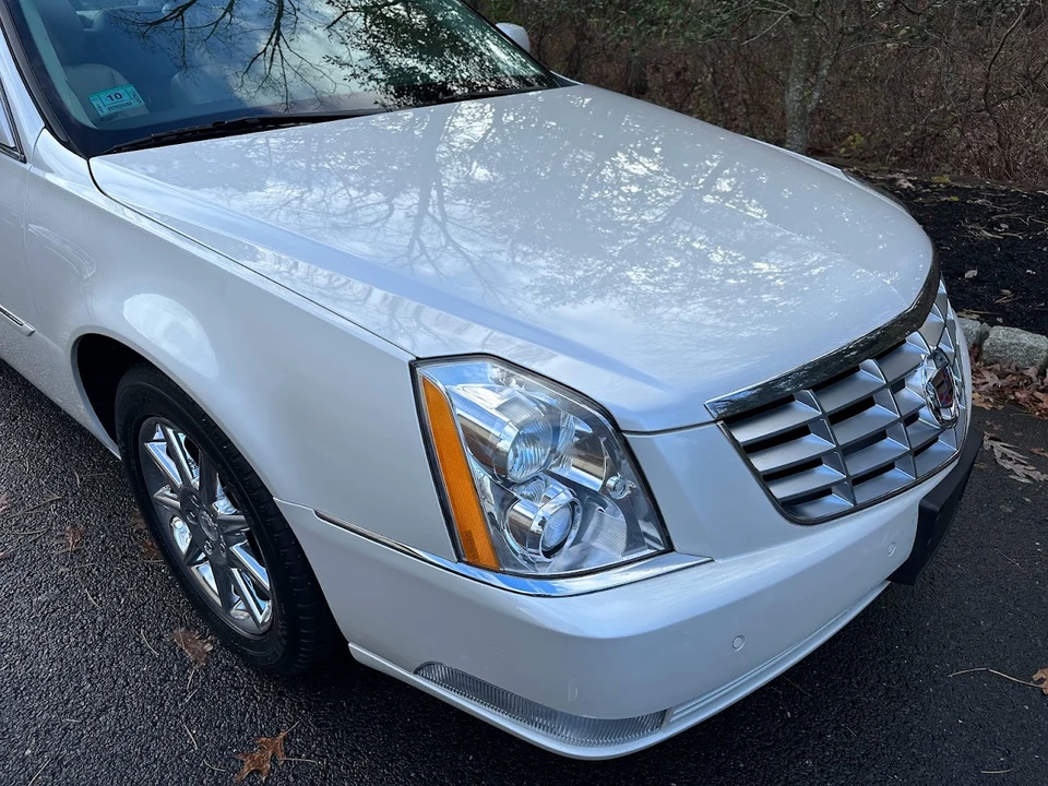2010 Cadillac DTS - Image 31 of 31