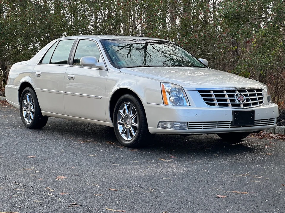 2010 Cadillac DTS - Image 6 of 31