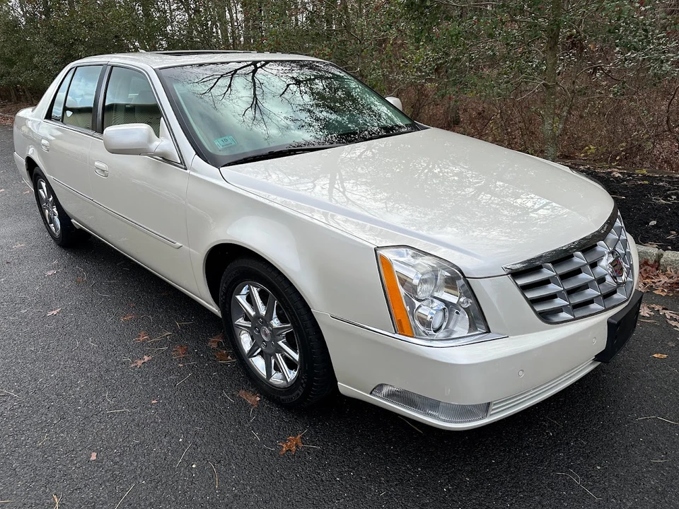 2010 Cadillac DTS - Image 7 of 31