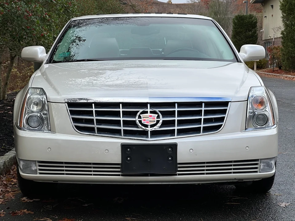 2010 Cadillac DTS - Image 5 of 31