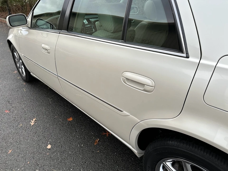 2010 Cadillac DTS - Image 29 of 31