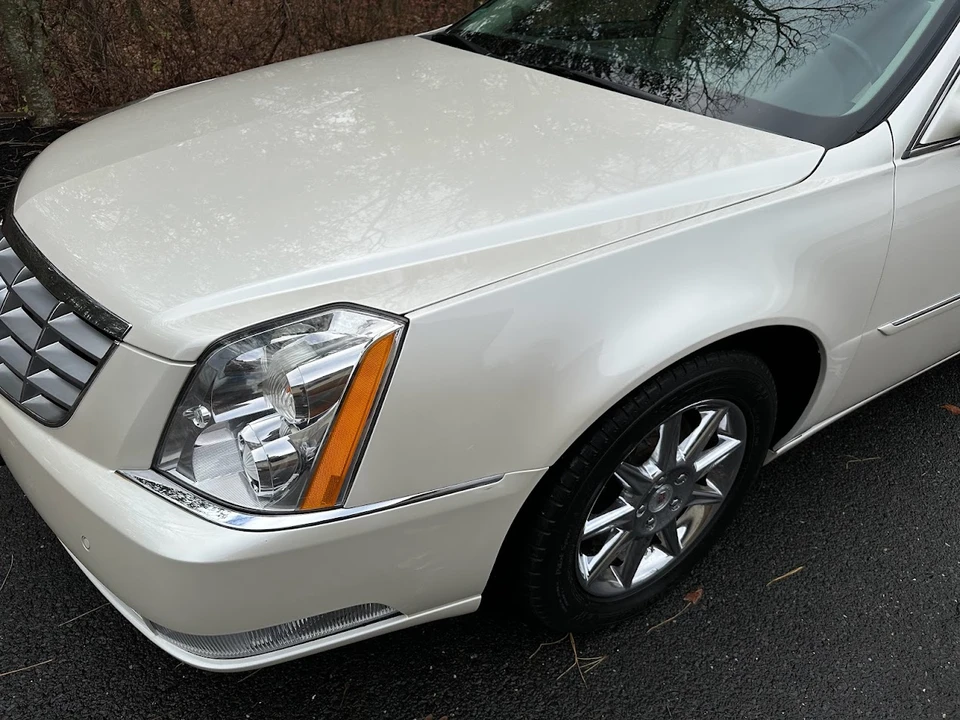 2010 Cadillac DTS - Image 27 of 31