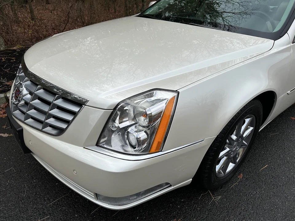 2010 Cadillac DTS - Image 26 of 31