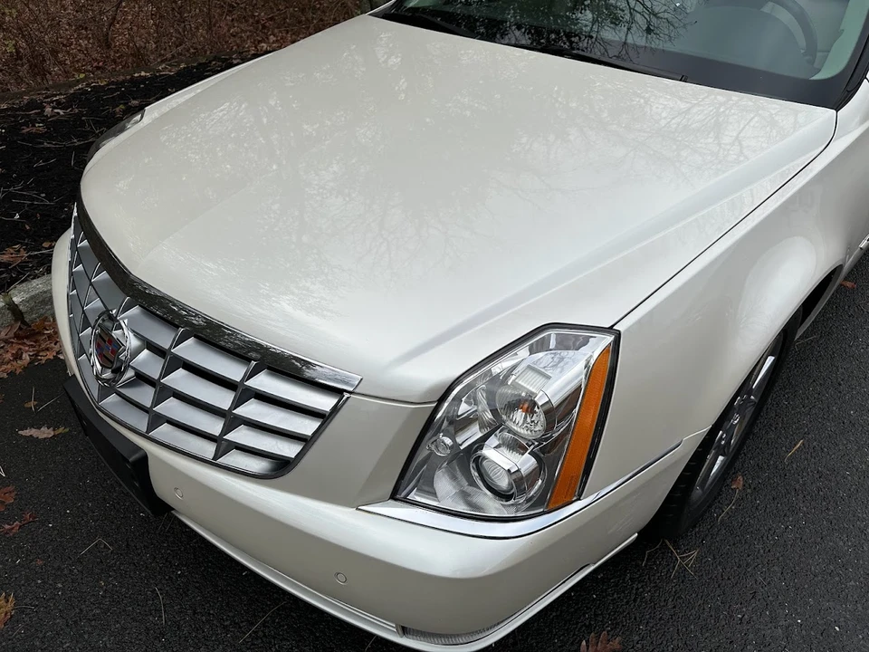 2010 Cadillac DTS - Image 25 of 31