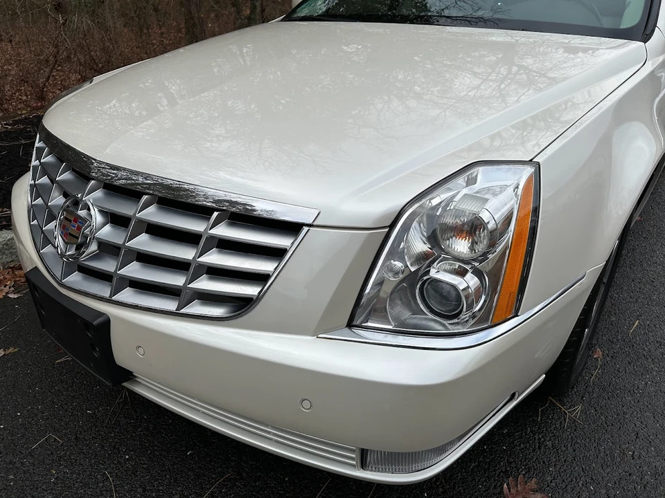 2010 Cadillac DTS - Image 24 of 31