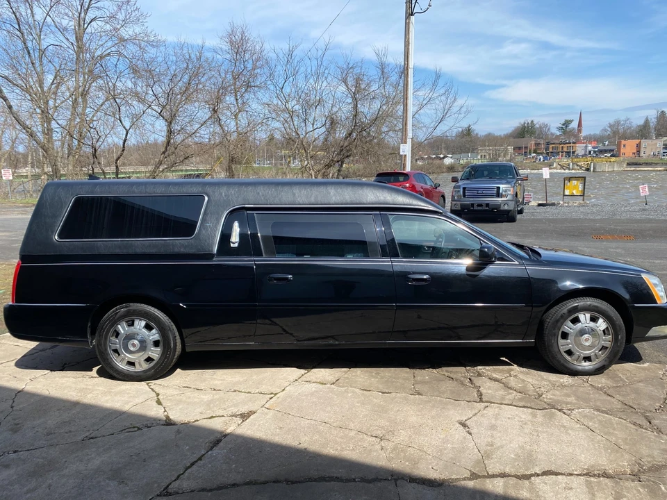 2010 Cadillac DTS - Image 6 of 20