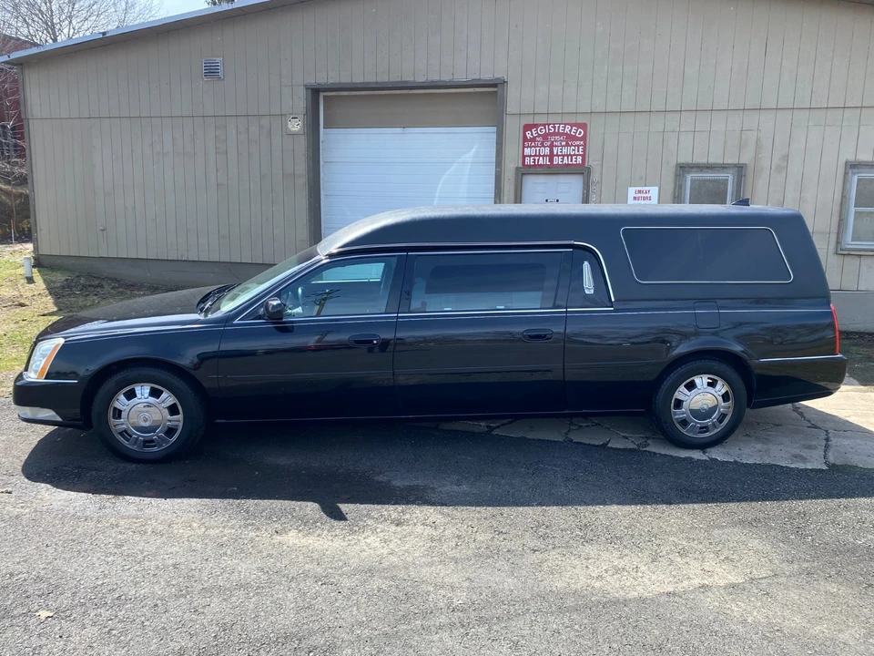 2010 Cadillac DTS - Image 2 of 20