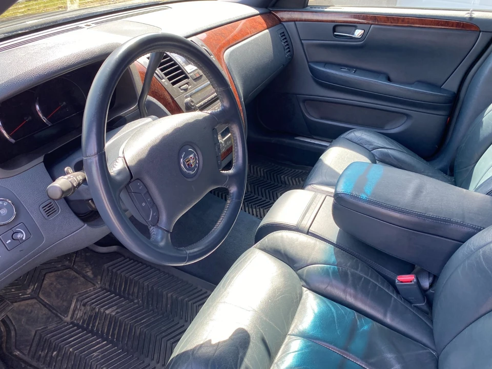 2010 Cadillac DTS - Image 10 of 20