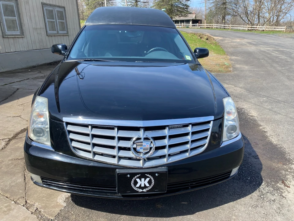 2010 Cadillac DTS - Image 8 of 20