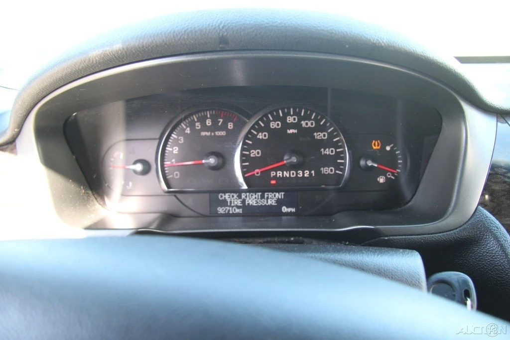 2010 Cadillac DTS - Image 16 of 21