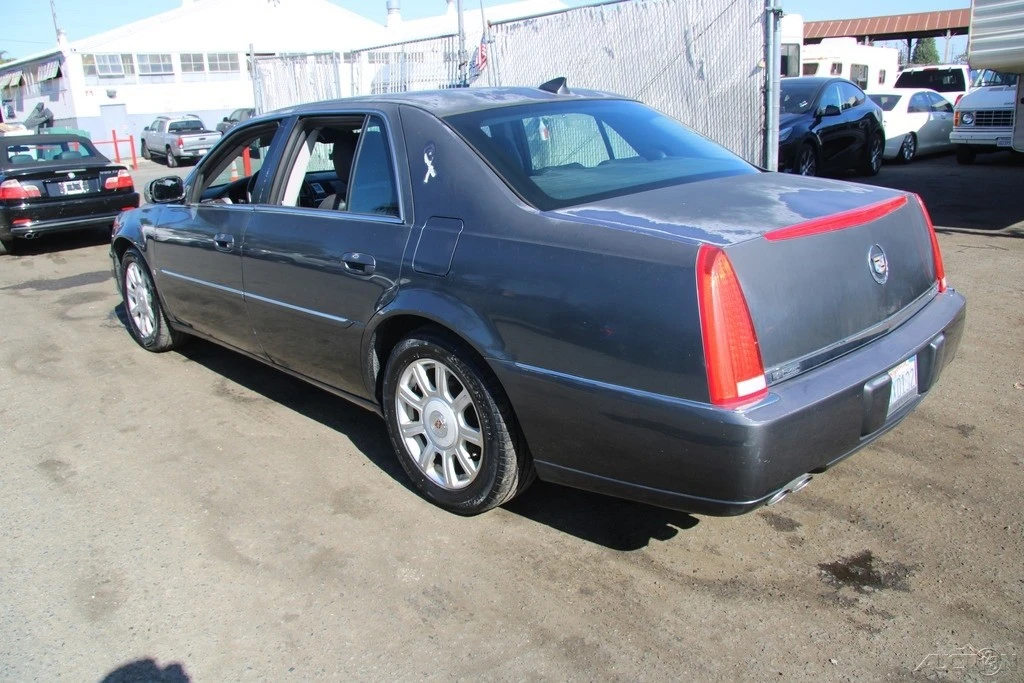 2010 Cadillac DTS - Image 5 of 21