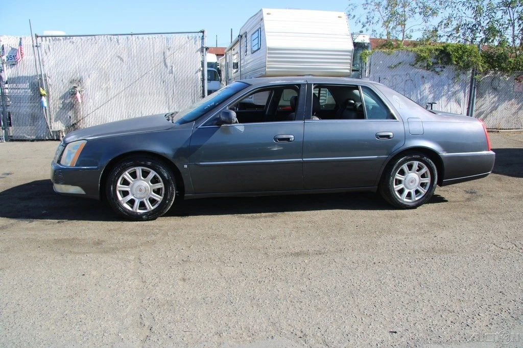 2010 Cadillac DTS - Image 3 of 21