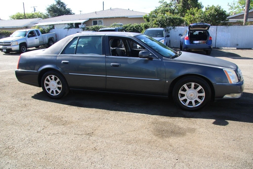 2010 Cadillac DTS - Image 9 of 21