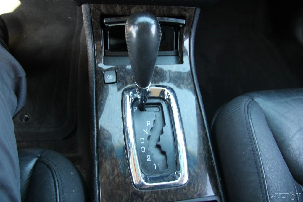 2010 Cadillac DTS - Image 19 of 21