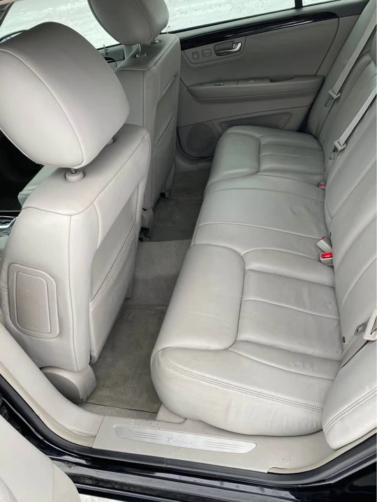 2010 Cadillac DTS - Image 11 of 12
