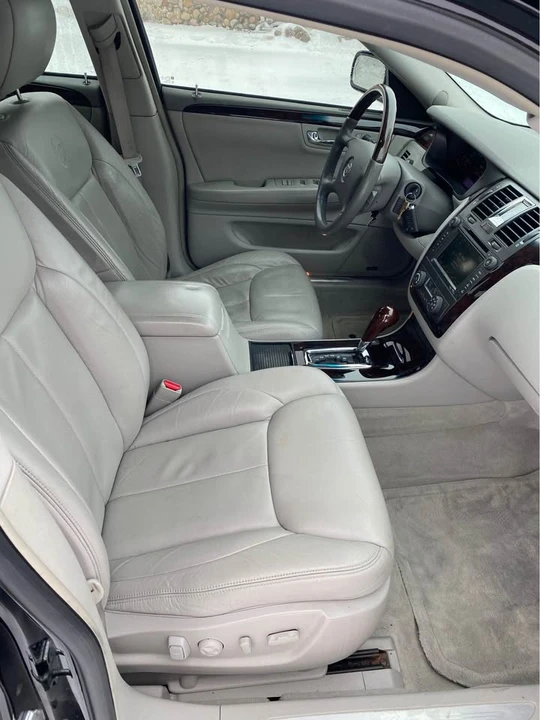 2010 Cadillac DTS - Image 9 of 12