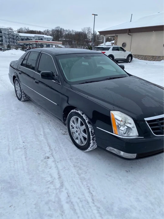 2010 Cadillac DTS - Image 2 of 12