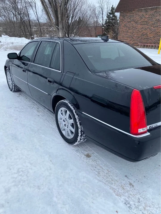 2010 Cadillac DTS - Image 5 of 12