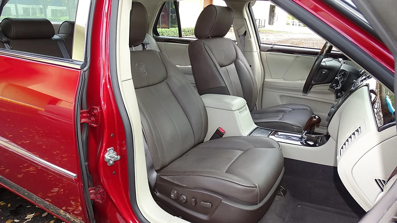 2010 Cadillac DTS - Image 13 of 21